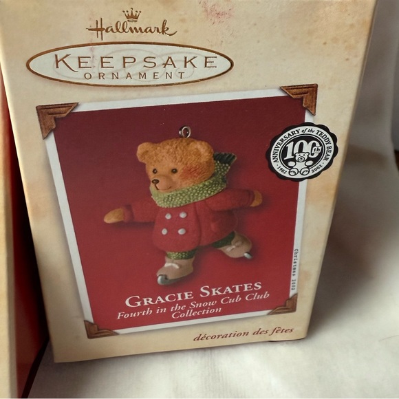 Hollyday Hill Snow Scene Hallmark Ornaments and display base - Picture 13 of 16